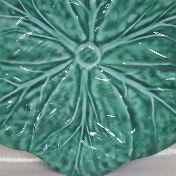 GARDENERS EDEN EMBOSSED SHAPED CABBAGE LEAF RD MELAMINE PLATTER TRAY 19" - GREEN - Picture 2 of 5